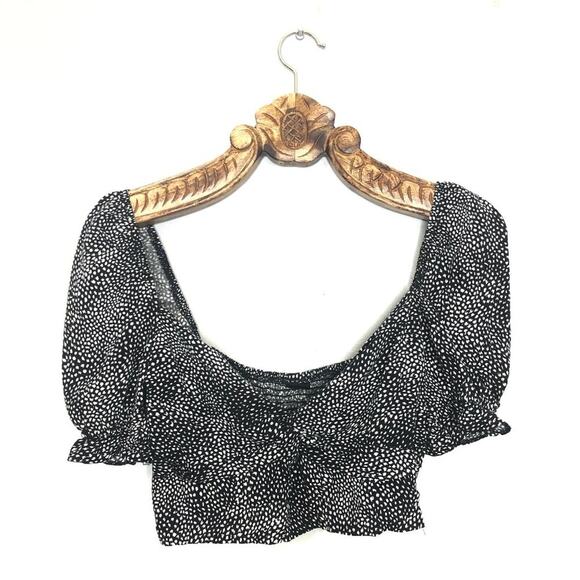 Urban Outfitters Crop Top Twist Front Puff Sleeve Black White Pattern Smocked M - Picture 2 of 7